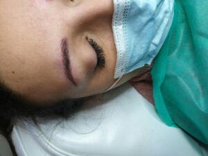 szemöldöktetoválás